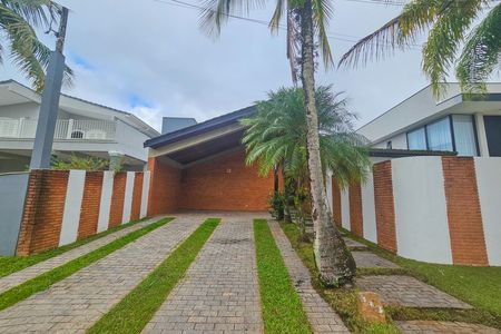 Casa de condomínio para alugar com 300m², 4 quartos e 3 vagas