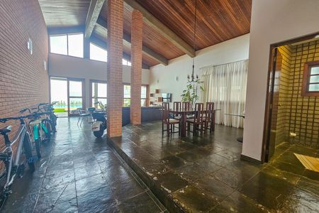 Casa de condomínio para alugar com 300m², 4 quartos e 3 vagas