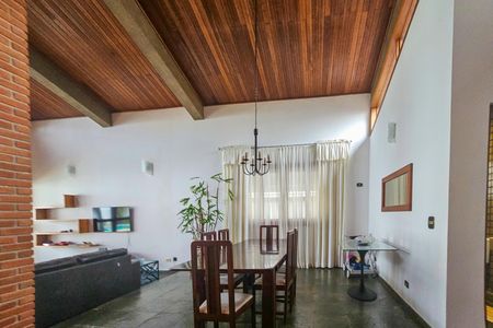 Casa de condomínio para alugar com 300m², 4 quartos e 3 vagas