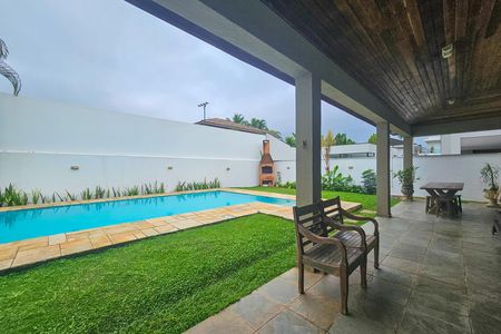 Casa de condomínio para alugar com 300m², 4 quartos e 3 vagas