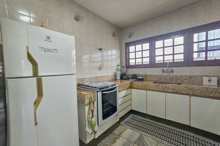 Casa de condomínio para alugar com 300m², 4 quartos e 3 vagas