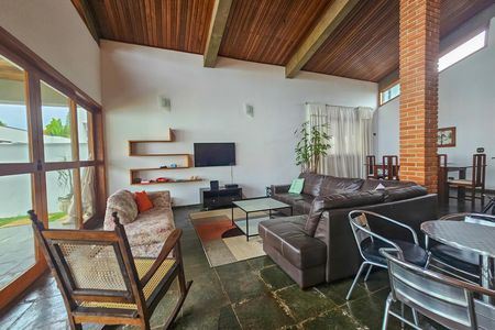 Casa de condomínio para alugar com 300m², 4 quartos e 3 vagas