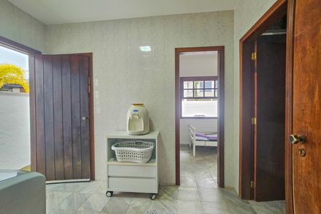 Casa de condomínio para alugar com 300m², 4 quartos e 3 vagas