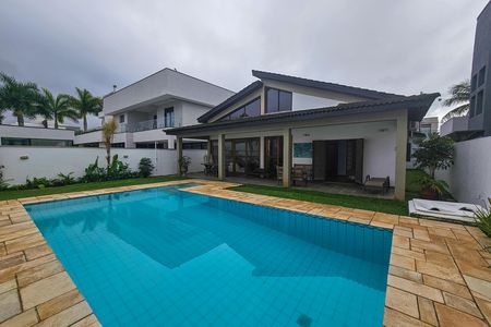 Casa de condomínio para alugar com 300m², 4 quartos e 3 vagas