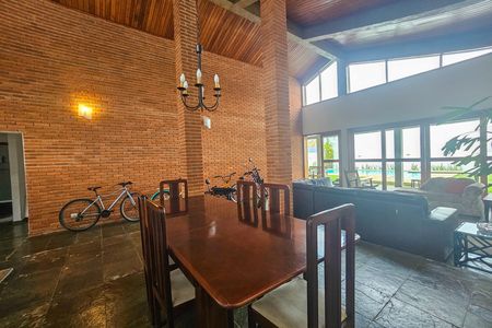 Casa de condomínio para alugar com 300m², 4 quartos e 3 vagas