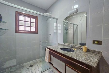 Casa de condomínio para alugar com 300m², 4 quartos e 3 vagas