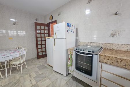 Casa de condomínio para alugar com 300m², 4 quartos e 3 vagas