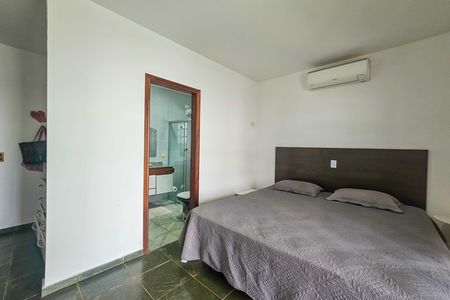 Casa de condomínio para alugar com 300m², 4 quartos e 3 vagas