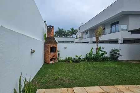 Casa de condomínio para alugar com 300m², 4 quartos e 3 vagas