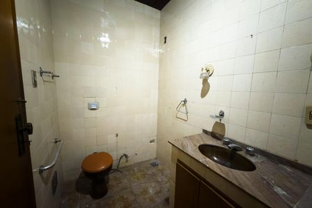 Casa à venda com 362m², 5 quartos e 2 vagasBanheiro 1