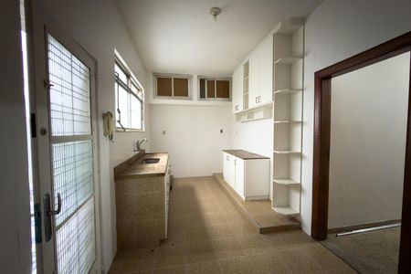 Casa à venda com 362m², 5 quartos e 2 vagasCozinha