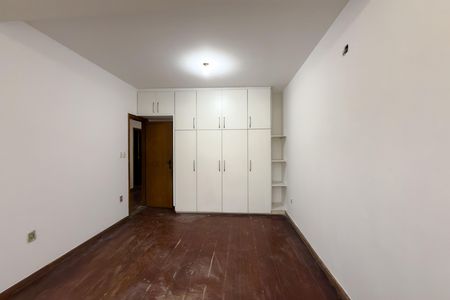 Casa à venda com 362m², 5 quartos e 2 vagasQuarto 3