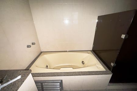 Casa à venda com 362m², 5 quartos e 2 vagasBanheiro 2