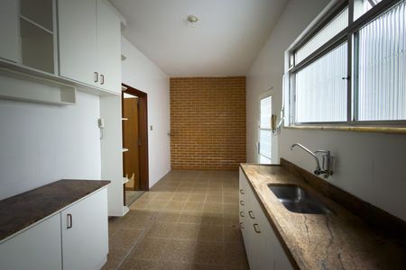 Casa à venda com 362m², 5 quartos e 2 vagasCozinha
