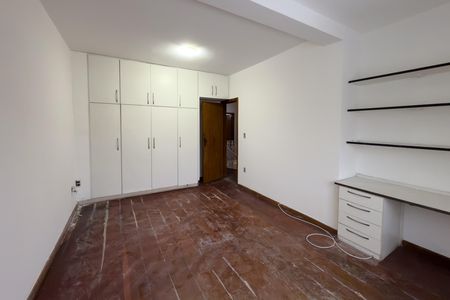 Casa à venda com 362m², 5 quartos e 2 vagasQuarto 2