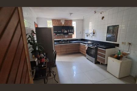 Casa à venda com 326m², 4 quartos e 2 vagas