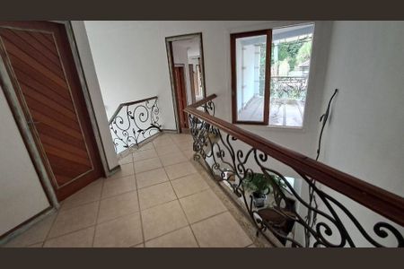 Casa à venda com 326m², 4 quartos e 2 vagas
