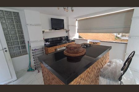 Casa à venda com 326m², 4 quartos e 2 vagas