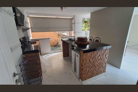 Casa à venda com 326m², 4 quartos e 2 vagas
