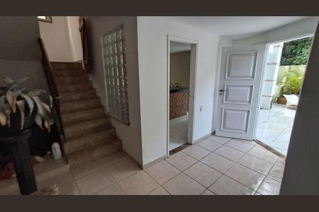 Casa à venda com 326m², 4 quartos e 2 vagas