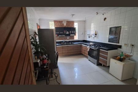 Casa à venda com 326m², 4 quartos e 2 vagas