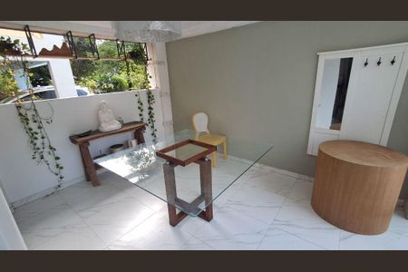 Casa à venda com 326m², 4 quartos e 2 vagas