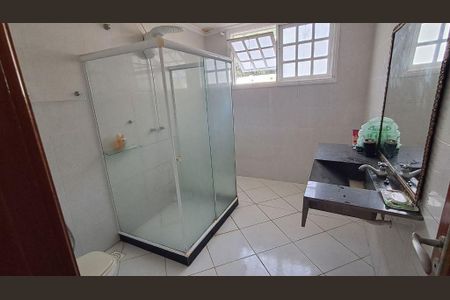Casa à venda com 326m², 4 quartos e 2 vagas