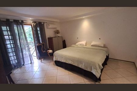 Casa à venda com 4 quartos, 326m² em Pendotiba, Niterói