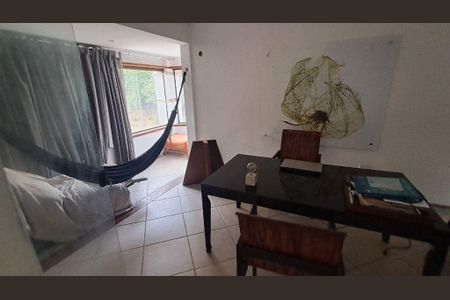 Casa à venda com 326m², 4 quartos e 2 vagas