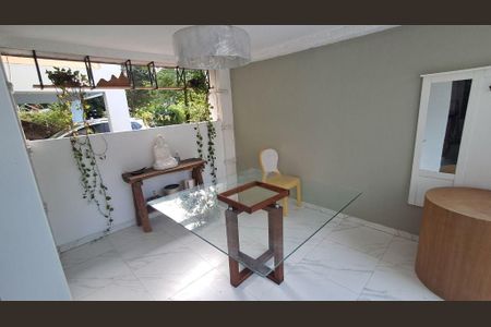 Casa à venda com 326m², 4 quartos e 2 vagas