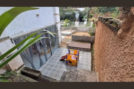 Casa à venda com 326m², 4 quartos e 2 vagas