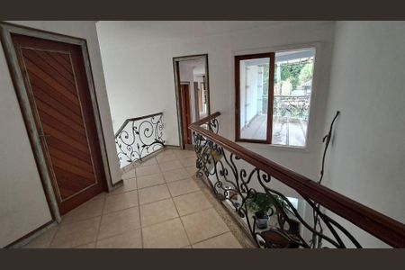 Casa à venda com 326m², 4 quartos e 2 vagas