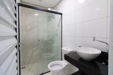 Banheiro de kitnet/studio para alugar com 0 quarto, 20m² em Vila Lageado, São Paulo
