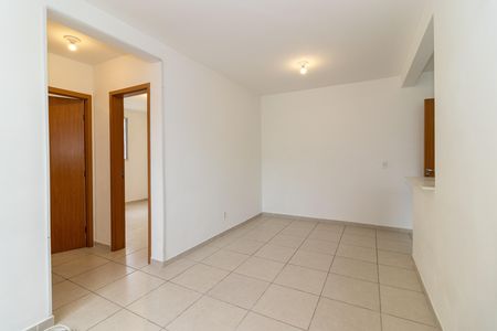 Sala de apartamento para alugar com 2 quartos, 50m² em Jardim Sulacap, Rio de Janeiro
