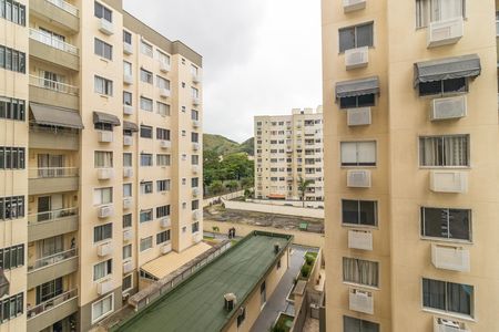 Vista da Sala de apartamento para alugar com 2 quartos, 50m² em Jardim Sulacap, Rio de Janeiro