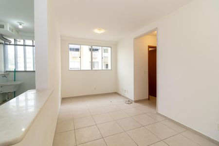 Sala de apartamento para alugar com 2 quartos, 50m² em Jardim Sulacap, Rio de Janeiro