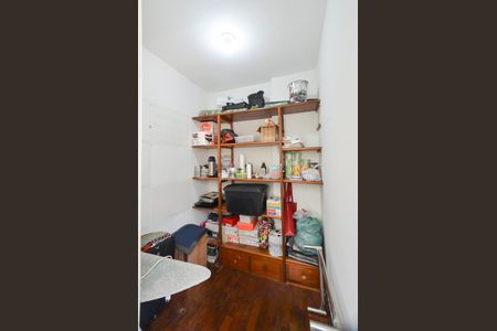 Apartamento à venda com 130m², 3 quartos e 2 vagas Apartamento à venda com 130m², 3 quartos e 2 vagasQuarto de Serviço
