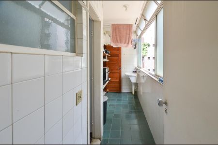 Apartamento à venda com 130m², 3 quartos e 2 vagas Apartamento à venda com 130m², 3 quartos e 2 vagasÁrea de Serviço