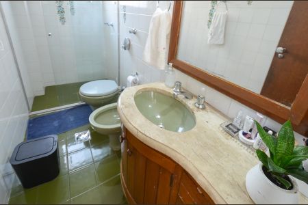 Apartamento à venda com 130m², 3 quartos e 2 vagas Apartamento à venda com 130m², 3 quartos e 2 vagasBanheiro Suíte