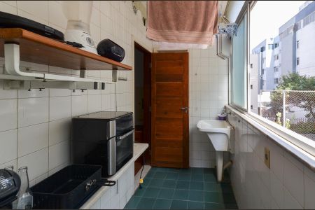 Apartamento à venda com 130m², 3 quartos e 2 vagas Apartamento à venda com 130m², 3 quartos e 2 vagasÁrea de Serviço