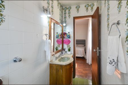 Apartamento à venda com 130m², 3 quartos e 2 vagas Apartamento à venda com 130m², 3 quartos e 2 vagasBanheiro Suíte