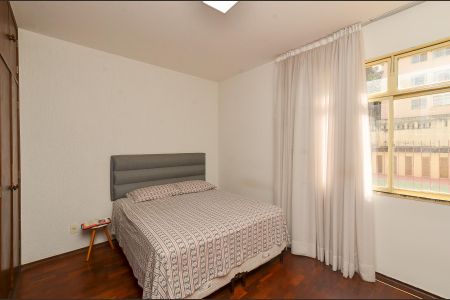 Apartamento à venda com 130m², 3 quartos e 2 vagas Apartamento à venda com 130m², 3 quartos e 2 vagasSuíte