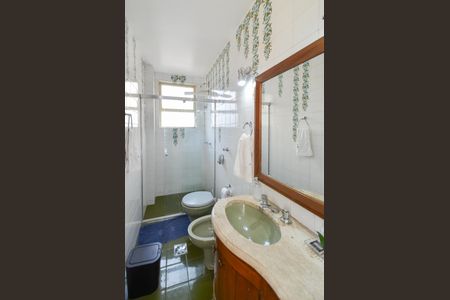 Apartamento à venda com 130m², 3 quartos e 2 vagas Apartamento à venda com 130m², 3 quartos e 2 vagasBanheiro Suíte