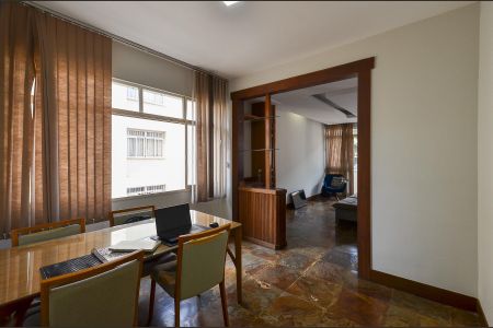 Apartamento à venda com 130m², 3 quartos e 2 vagas Apartamento à venda com 130m², 3 quartos e 2 vagasSala de Jantar