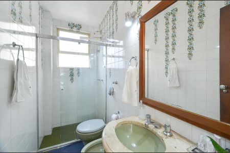 Apartamento à venda com 130m², 3 quartos e 2 vagas Apartamento à venda com 130m², 3 quartos e 2 vagasBanheiro Suíte