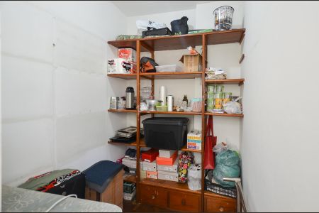 Apartamento à venda com 130m², 3 quartos e 2 vagas Apartamento à venda com 130m², 3 quartos e 2 vagasQuarto de Serviço