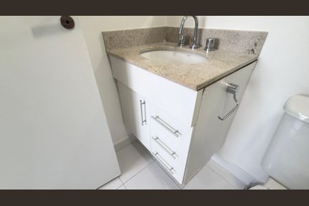 Apartamento para alugar com 71m², 3 quartos e 1 vaga Apartamento para alugar com 71m², 3 quartos e 1 vagaBanheiro da Suíte