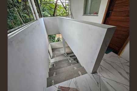 Apartamento para alugar com 40m², 1 quarto e sem vagaEscada