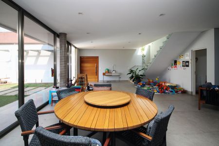 Casa de condomínio para alugar com 358m², 4 quartos e 4 vagasSala 2