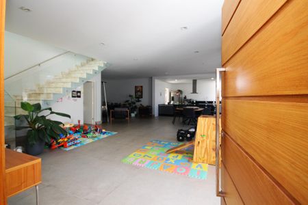 Casa de condomínio para alugar com 358m², 4 quartos e 4 vagasEntrada